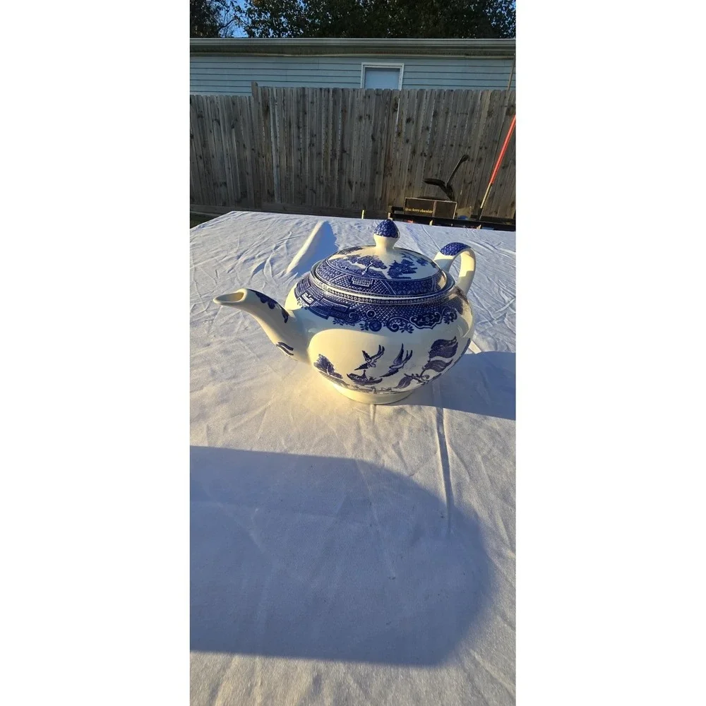 Large Vintage Johnson Bros. Blue Willow Teapot & Lid England